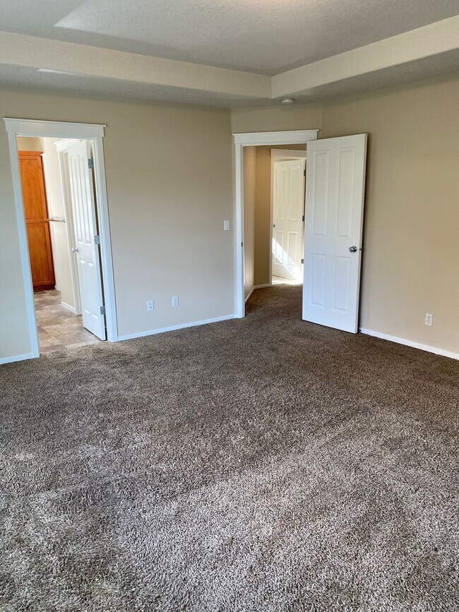 Building Photo - 64th Way House