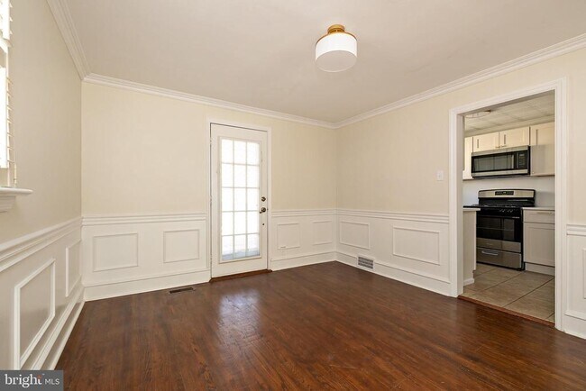 Building Photo - 11 Dowling Ave