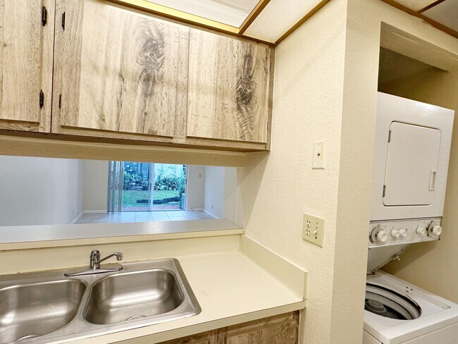 Building Photo - 3207 NW 103rd Terrace