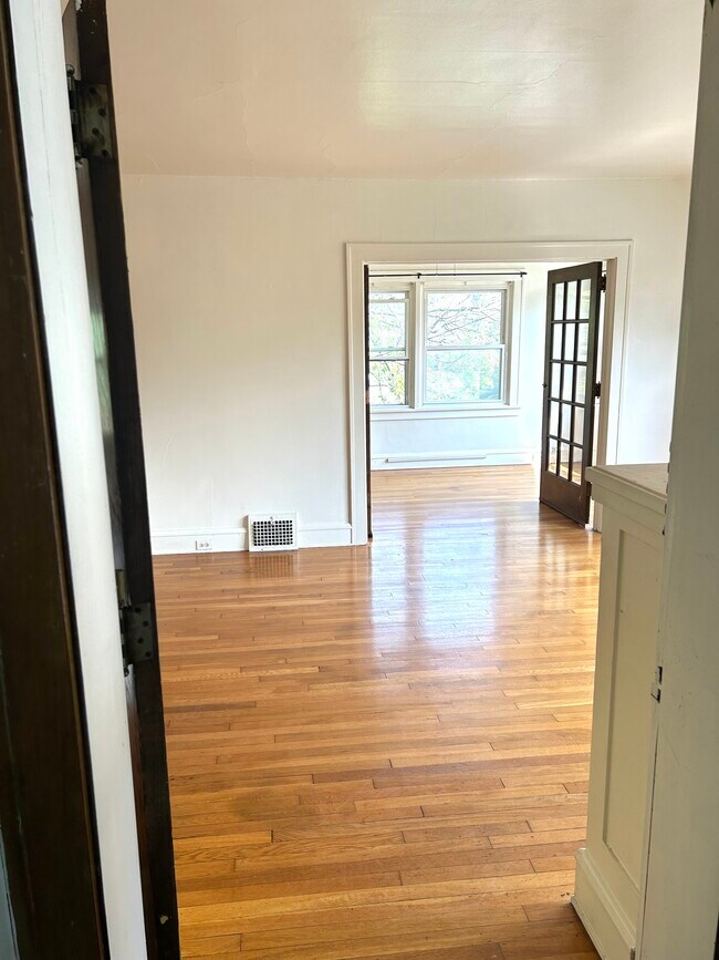 Building Photo - 1242 Hird Ave
