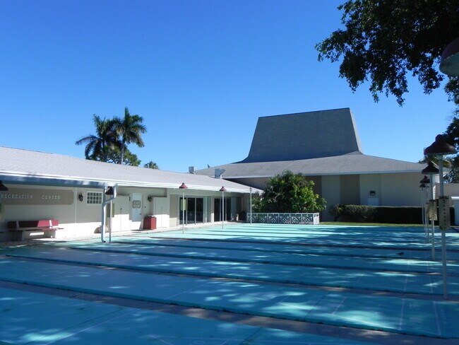 Building Photo - 2855 Garden Dr N