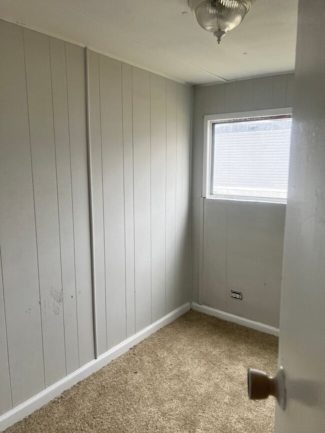 Building Photo - Two Bedroom One Bath Mobile Home