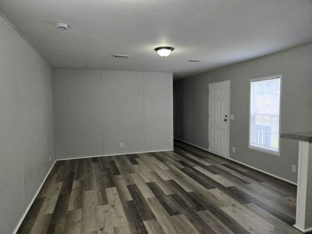 Building Photo - 7035 Greenbrier Village Dr