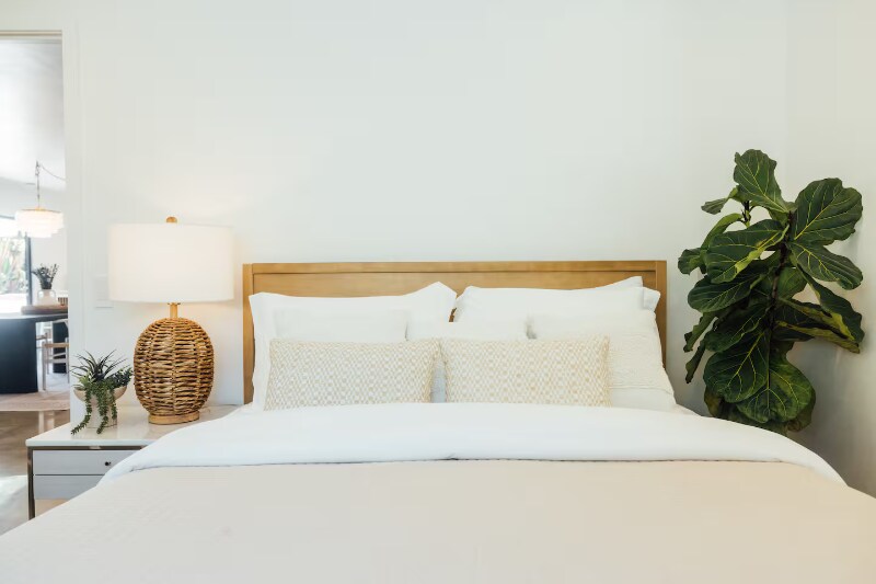 Building Photo - 4816 Refugio Ave