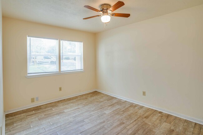 Building Photo - 266 S Villas Ct