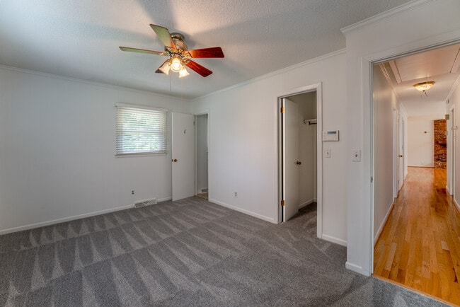 Building Photo - 493 Kings Creek Rd