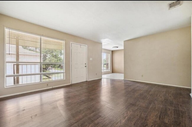 Building Photo - 119 Lazy Ln