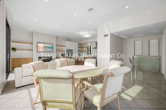 Building Photo - 1724 Bluff Pl