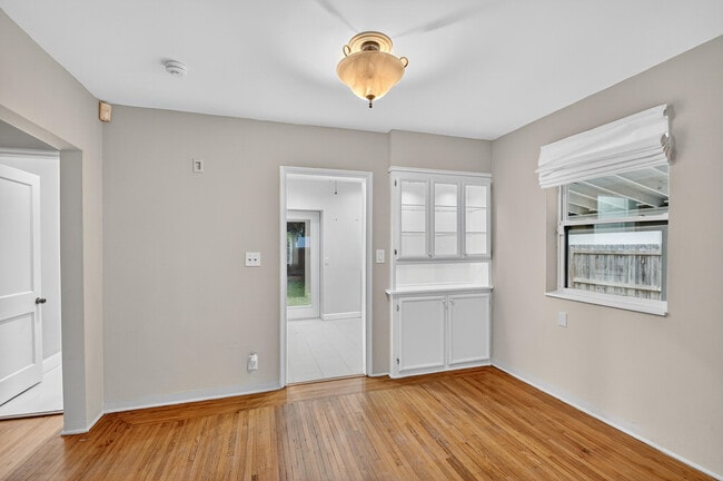 Building Photo - 2817 Poinsettia Ave