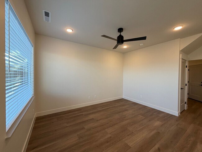 Building Photo - 602 Hemsworth Ln