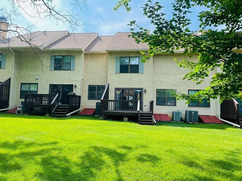 Building Photo - 7 Liberte Ln