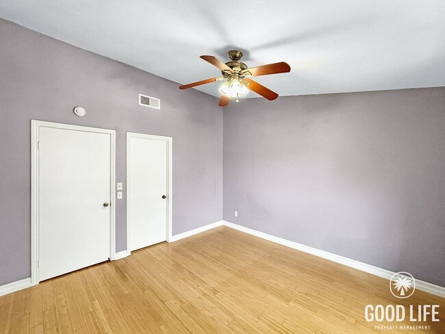 Building Photo - Spacious 3B/2.5BA Multi-Level Home in Redwood Village with Attached Garage, Private Patio & Commu...