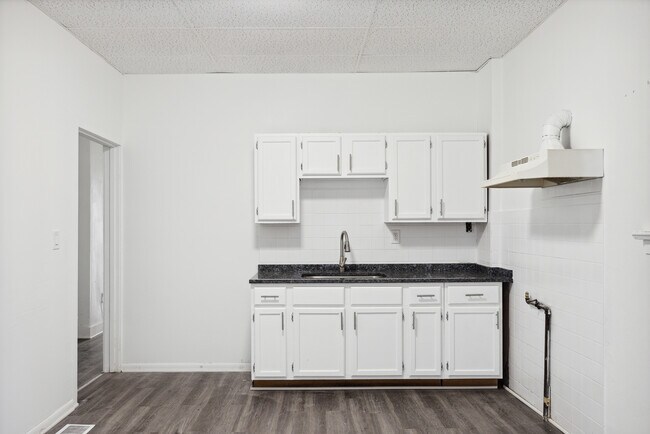 Building Photo - 2702 S Spaulding Ave
