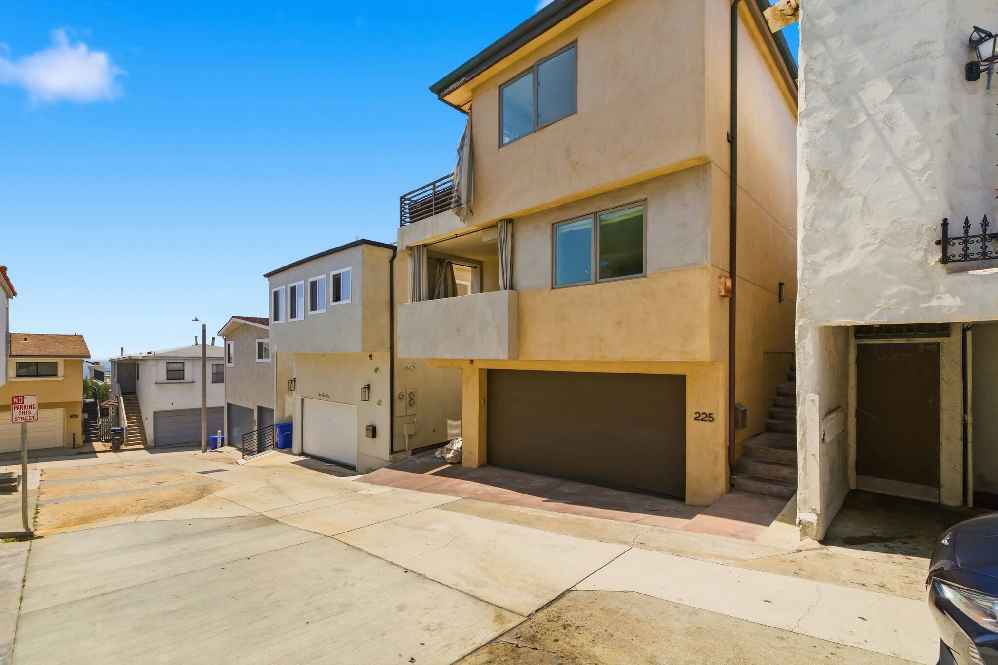 Building Photo - 225 36th Pl