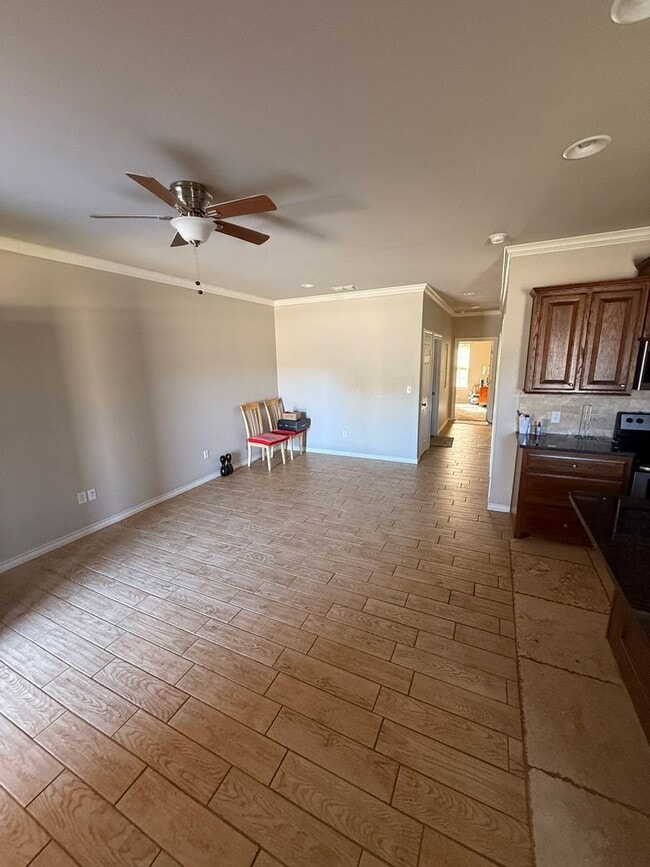 Building Photo - 2 bedroom 2 bath in Prime location!