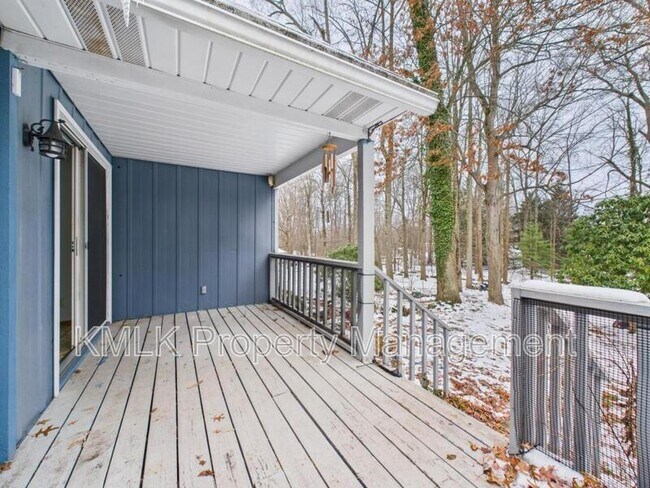 Building Photo - 5743 Brookwood Dr