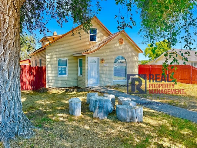 Primary Photo - 3 Bed 2 Bath house - Dog friendly