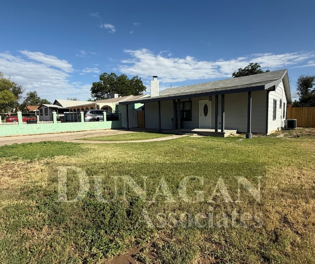 Primary Photo - Charming 3 bed, 2 bath home - Newly remode...