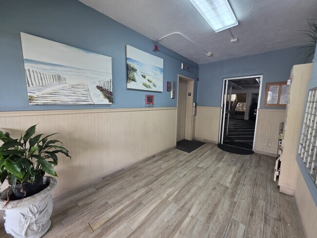 Building Photo - 350 Aoloa St