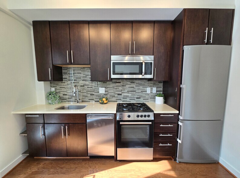 Kitchen - 1320 Fenwick Ln