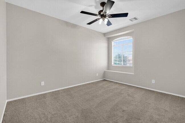 Building Photo - 2032 S Sabrina