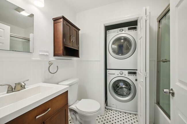 Building Photo - 259 Pine St