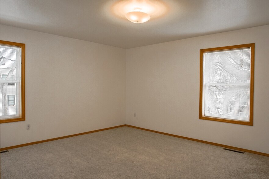Bedroom - 414 W Babcock St, Unit 1