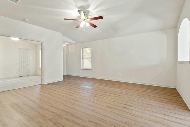 Building Photo - 1517 Thibodeaux Dr