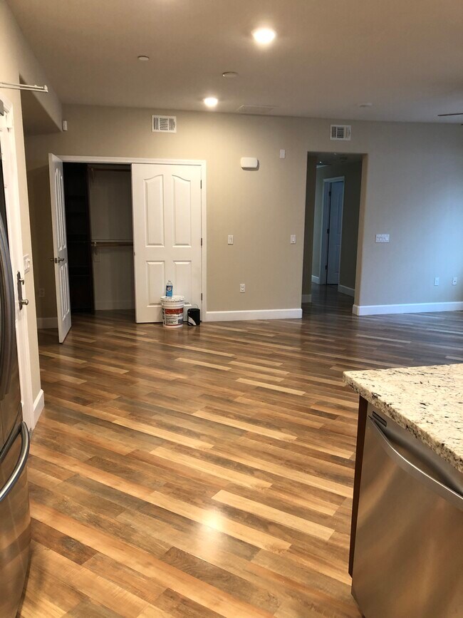 Building Photo - 1120 Karby Ter