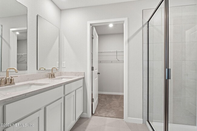 Building Photo - 14710 Cashew Ave