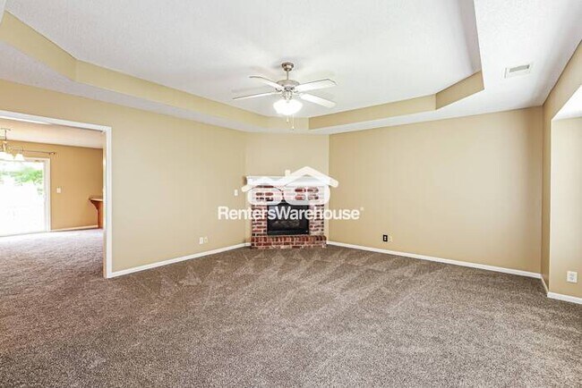 Building Photo - 3 Bedroom / 2 Bathroom Ranch Home in Raymore!