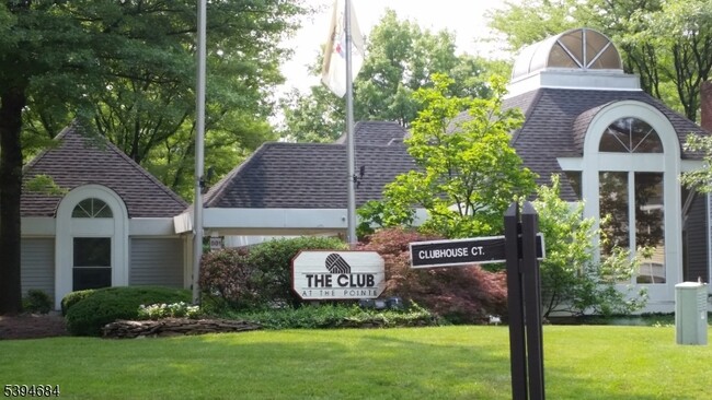 Building Photo - 131 Country Club Dr