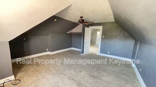 Building Photo - 705 E 18th Ave