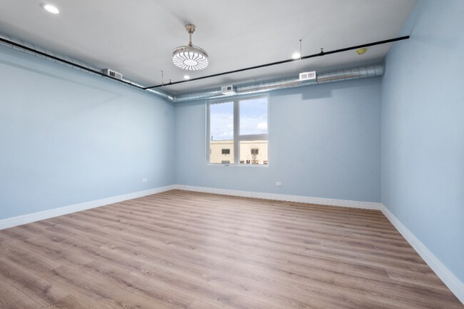 Building Photo - 9909 W Roosevelt Rd