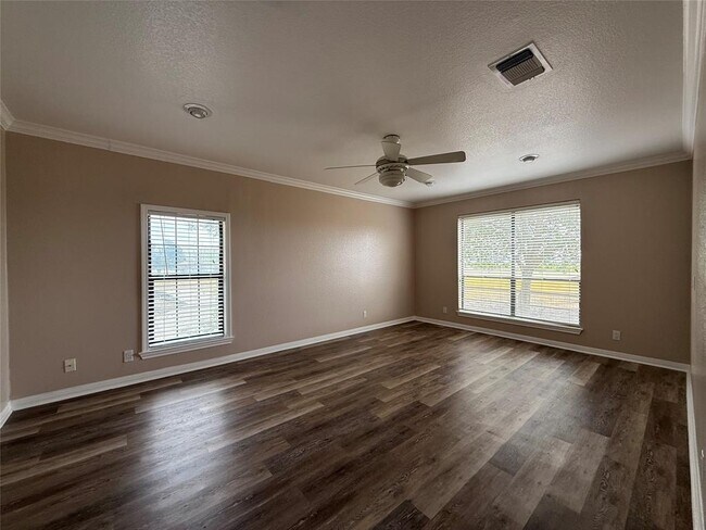 Building Photo - 5850 Dacy Ln