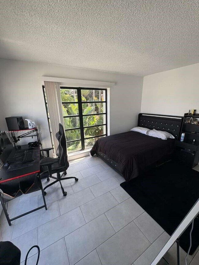 Building Photo - 1220 71st St