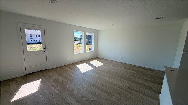 Building Photo - 807 Lynx St