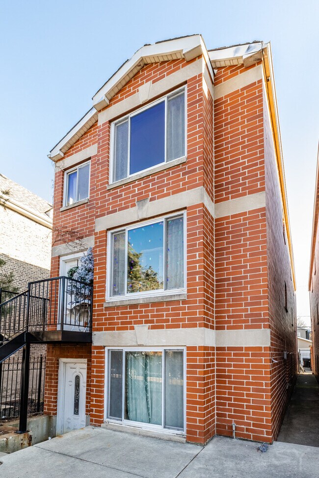 Building Photo - 807 S Claremont Ave