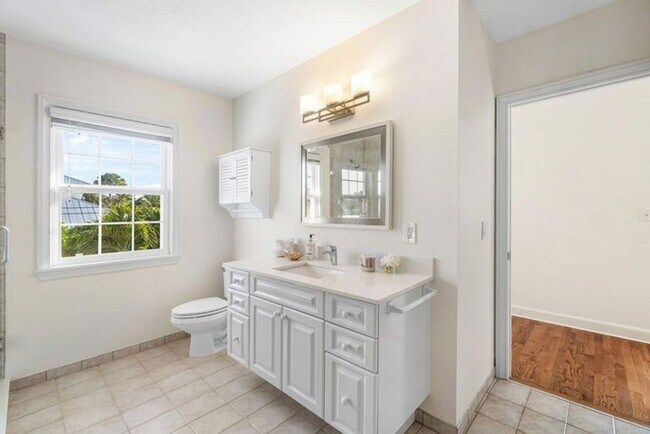 Building Photo - 518 Gardenia Terrace