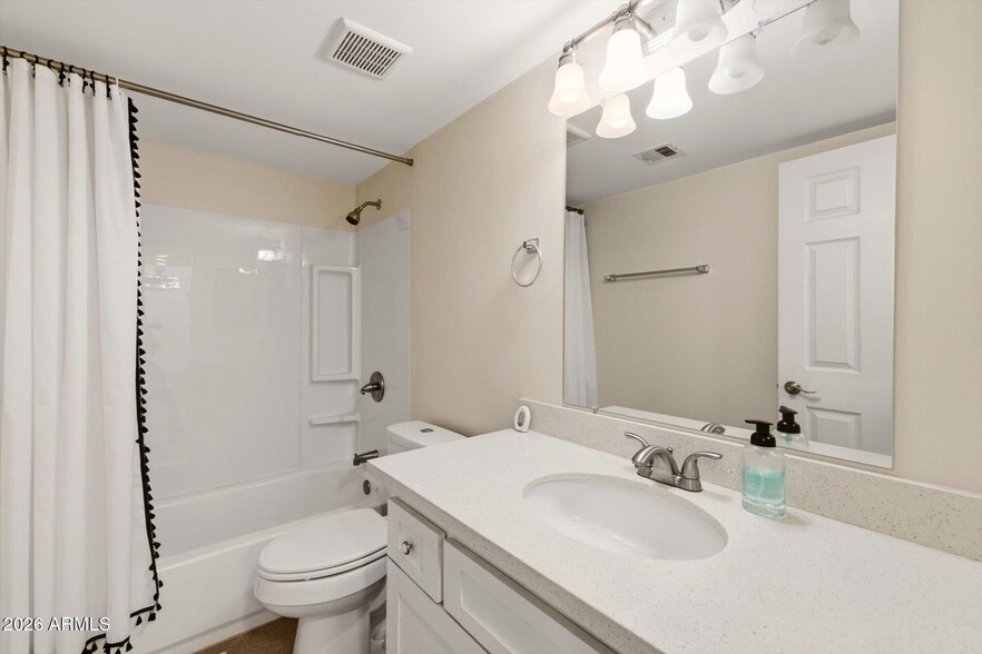 Main bath - 5142 E Edgemont Ave