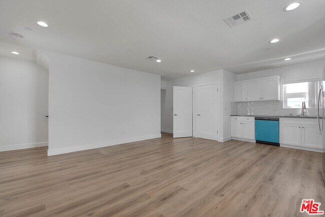 Building Photo - 1013 Wilton Pl
