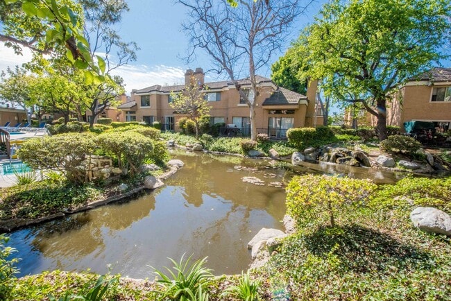 Building Photo - Huntington Beach Townhome