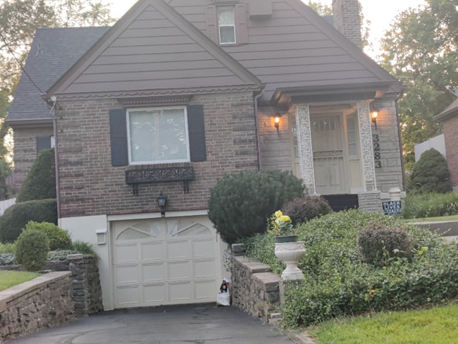 Building Photo - 3283 Pickbury Dr