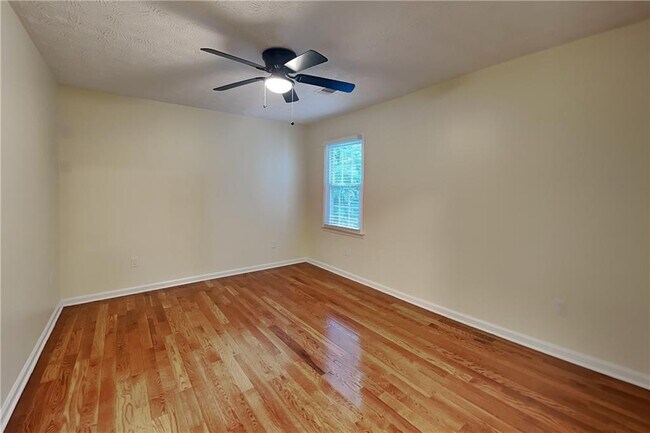 Building Photo - 3829 Bluffview Dr