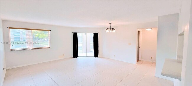 Building Photo - 9977 Westview Dr