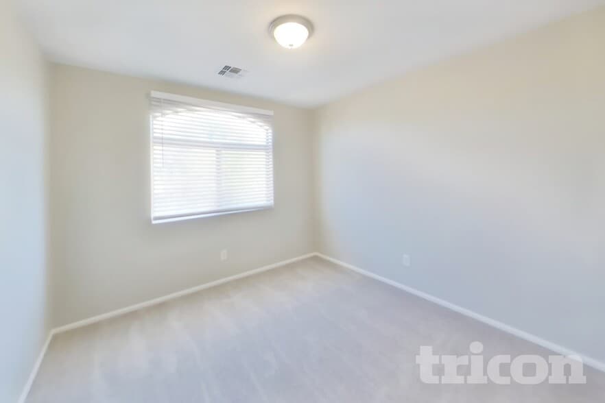 Building Photo - 42065 W Sunland Dr