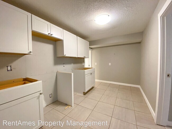 Building Photo - 525 Welch Ave