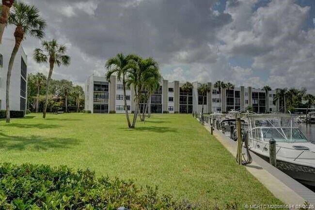 Building Photo - 1950 SW Palm City Rd