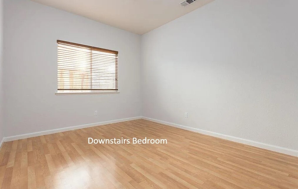 Building Photo - 2540 Crescent Way