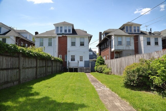 Building Photo - Adorable 5 Bed Single Family Home Near Uptown